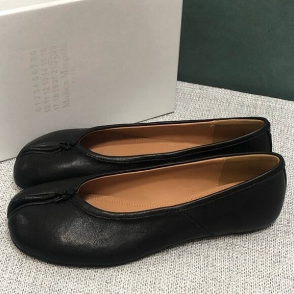 Maison Margiela Tabi Black Versatile Ballet Flats - Picture 2 of 3